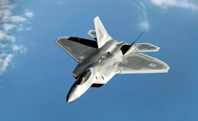 殲-20與F-22載彈量對(duì)比，空中巨人的力量均衡，殲-20與F-22載彈量對(duì)比，空中巨人力量的均衡分析