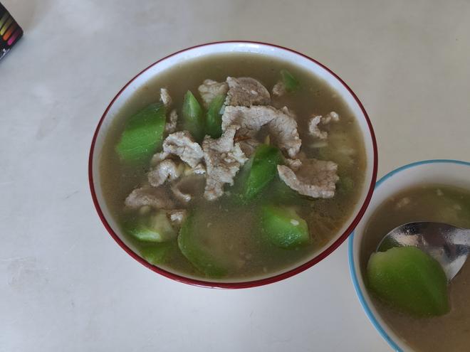 絲瓜肉片湯，一道家常美味湯品的做法，絲瓜肉片湯，家常美味湯品的制作攻略