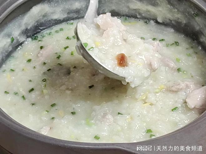 正宗皮蛋瘦肉粥的做法，傳統(tǒng)美味粥品的完美呈現(xiàn)，正宗皮蛋瘦肉粥制作教程，傳統(tǒng)美味粥品的絕佳呈現(xiàn)