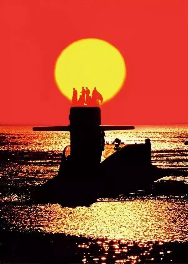 海軍成立70周年海上閱兵首次提出，展現(xiàn)中國(guó)海洋強(qiáng)國(guó)的雄渾力量，中國(guó)海軍70周年海上閱兵，海洋強(qiáng)國(guó)雄渾力量震撼展現(xiàn)