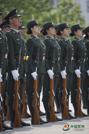 解放軍女士兵圖片大全，展現(xiàn)巾幗英雄的風采，解放軍女士兵風采，巾幗英雄圖片大全