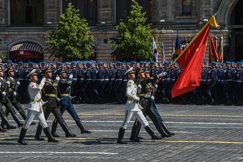 解放軍參加俄羅斯閱兵，中俄軍事合作的深化與展示，中俄軍事合作深化，解放軍受邀參加俄羅斯閱兵展示合作成果