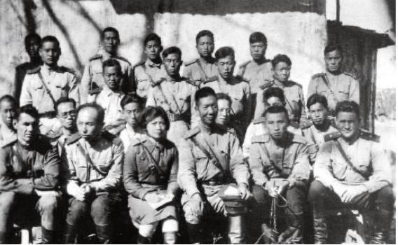 軍事頻道主持人的移民現(xiàn)象，背景、影響與反思，軍事頻道主持人移民現(xiàn)象，背景、影響與反思探討