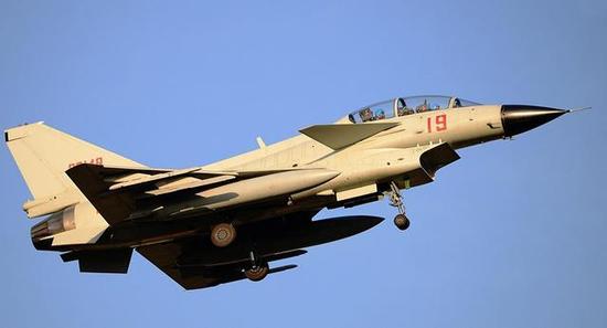 殲-10雙座型號，空中巨龍的雙眼，殲-10雙座型號，空中巨龍的雙眼風(fēng)采