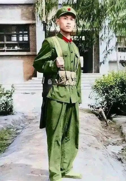 老軍服圖片，歷史的印記與時(shí)代的記憶，老軍服圖片，歷史的印記與時(shí)代記憶