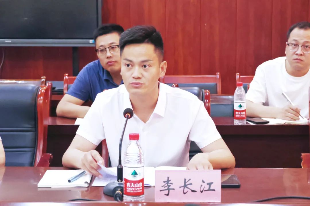李長(zhǎng)江部長(zhǎng)，引領(lǐng)與擔(dān)當(dāng)?shù)牧α?，李長(zhǎng)江部長(zhǎng)，引領(lǐng)與擔(dān)當(dāng)?shù)牧α?，展現(xiàn)卓越領(lǐng)導(dǎo)力