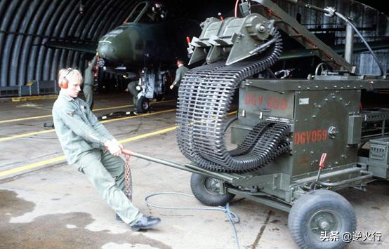 揭秘A-10攻擊機(jī)炮彈，戰(zhàn)爭(zhēng)中的空中霸主，揭秘A-10攻擊機(jī)炮彈，戰(zhàn)爭(zhēng)中的空中霸主霸主地位揭秘