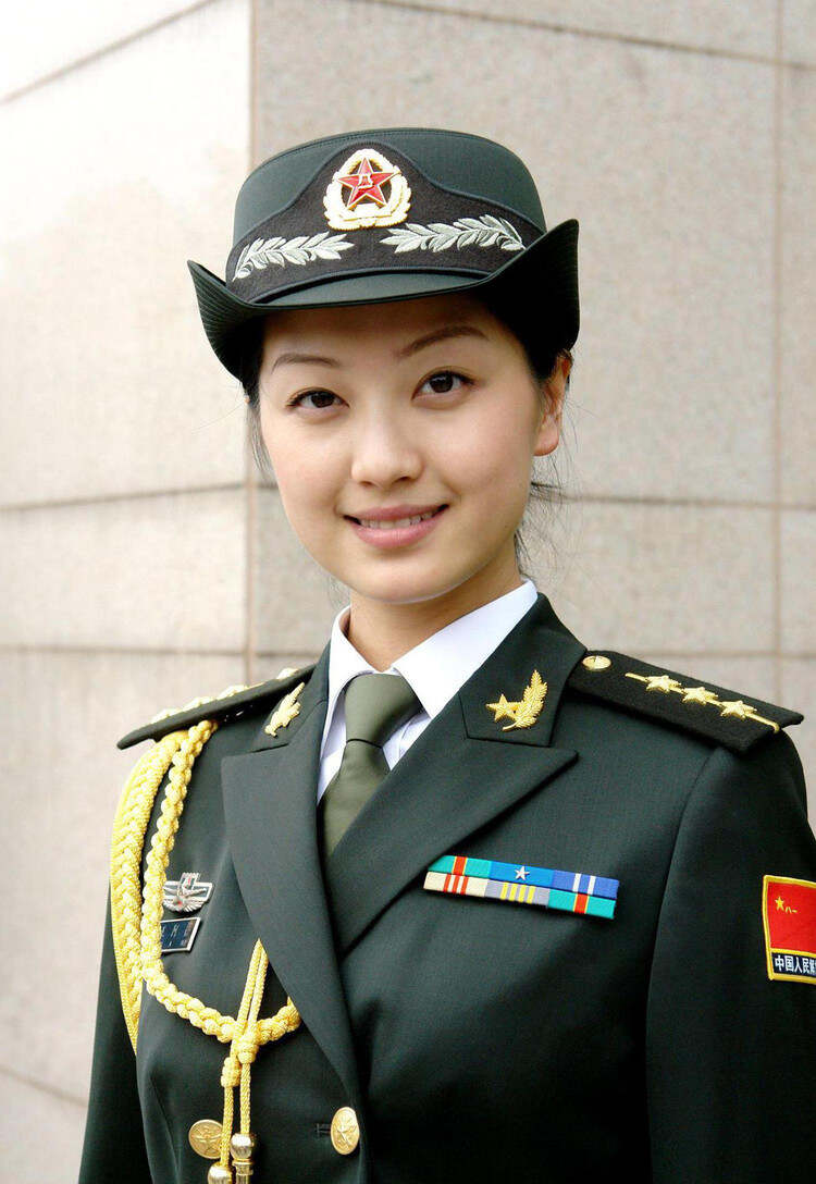 女兵軍服的特點(diǎn)與獨(dú)特魅力，女兵軍服的特點(diǎn)與獨(dú)特魅力解析
