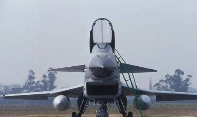 殲-16的機(jī)載武器與航電系統(tǒng)深度解析，殲-16機(jī)載武器與航電系統(tǒng)全面解析