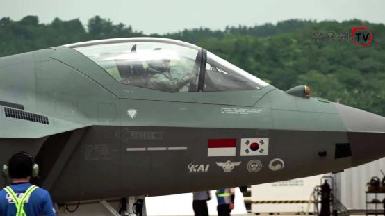 殲-10與KF-21，空中巨龍的對(duì)比與展望，殲-10與KF-21，空中巨龍的深度對(duì)比與未來展望