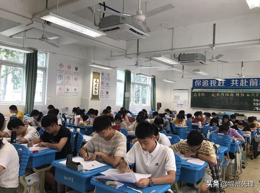 國(guó)際時(shí)事新聞作文，全球視野下的動(dòng)態(tài)與洞察，全球視野下的國(guó)際時(shí)事新聞洞察與動(dòng)態(tài)分析