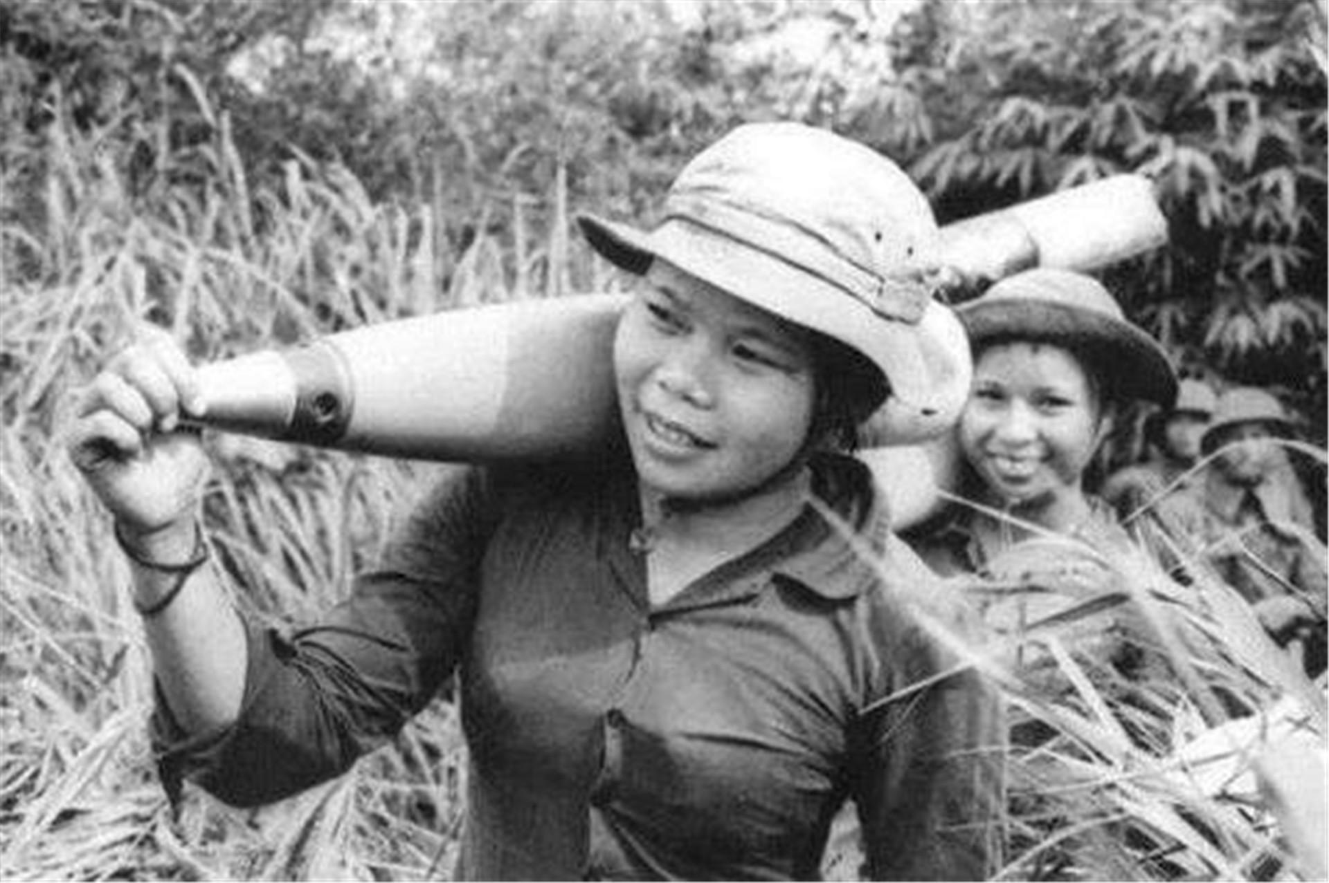 越南人民軍中的女兵力量，勇敢與堅(jiān)韌的象征，越南女兵力量，勇敢與堅(jiān)韌的象征