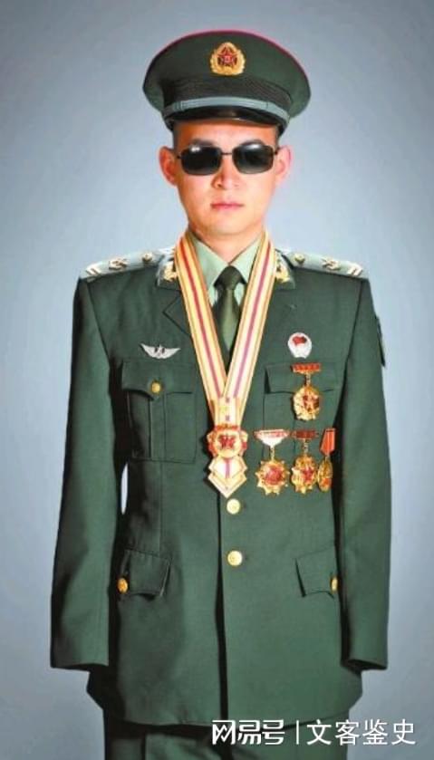 杜富國，英勇負傷，展現(xiàn)時代精神的英雄，杜富國，英勇負傷的時代英雄