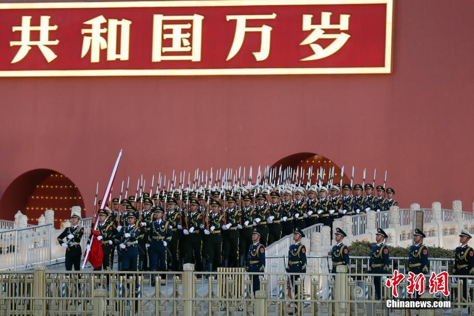 中國(guó)人民解放軍儀仗隊(duì)升國(guó)旗儀式，榮耀與莊嚴(yán)的象征，中國(guó)人民解放軍儀仗隊(duì)升國(guó)旗儀式，榮耀與莊嚴(yán)的國(guó)粹展現(xiàn)