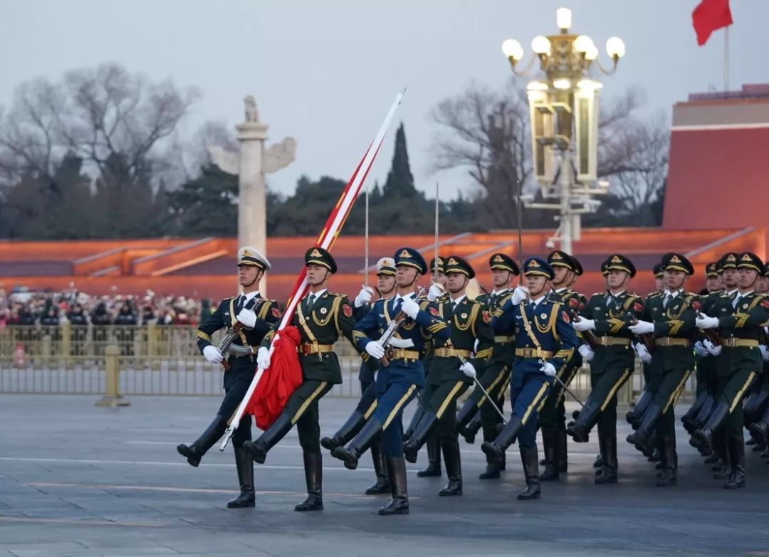 2015年閱兵升旗儀式完整視頻，展現(xiàn)國(guó)家力量與榮耀，「閱兵升旗儀式全程回顧，展現(xiàn)國(guó)家力量與榮耀的2015年盛事」