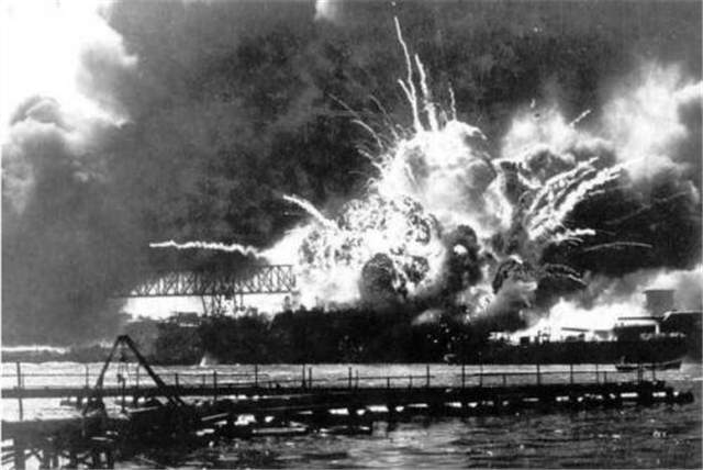 揭秘1978年軍艦爆炸事件，災(zāi)難背后的故事，揭秘，1978年軍艦爆炸事件背后的故事