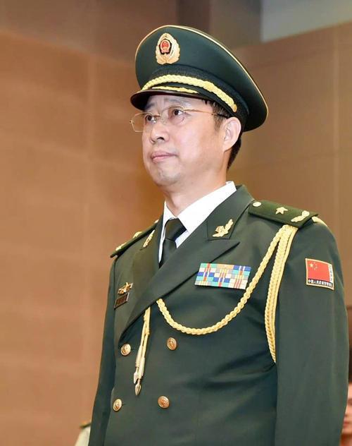 丁曉兵與廣西武警總隊(duì)司令妻子的故事，勇氣、奉獻(xiàn)與愛(ài)的力量，丁曉兵與廣西武警總隊(duì)司令妻子，勇氣、奉獻(xiàn)與愛(ài)的交織故事