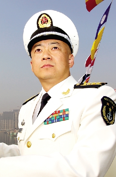 遼寧艦艦長(zhǎng)之犧牲，英勇無(wú)畏，忠誠(chéng)擔(dān)當(dāng)，遼寧艦艦長(zhǎng)英勇?tīng)奚?，忠誠(chéng)擔(dān)當(dāng)顯無(wú)畏精神