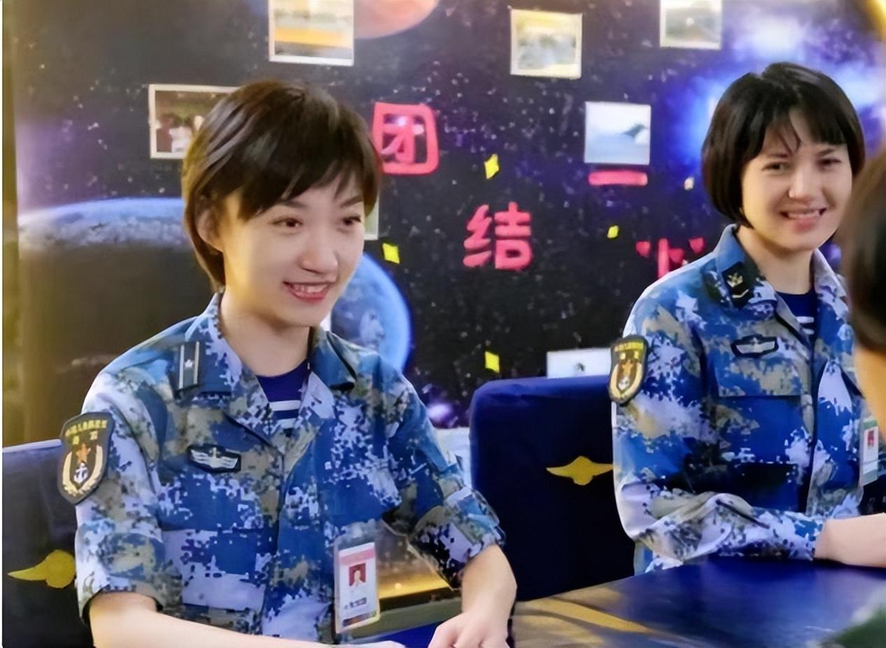遼寧艦干部，引領(lǐng)與擔(dān)當(dāng)，遼寧艦干部，引領(lǐng)航程，擔(dān)當(dāng)重任