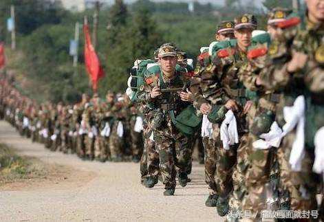 對中國人民解放軍的評價，英勇無畏，忠誠擔(dān)當(dāng)，中國人民解放軍，英勇無畏，忠誠擔(dān)當(dāng)?shù)牡浞? class=