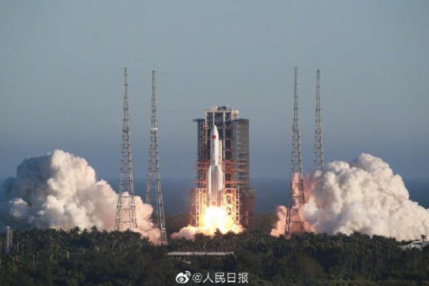 殲-16戰(zhàn)斗機(jī)首飛成功的輝煌時(shí)刻，殲-16戰(zhàn)斗機(jī)首飛成功的輝煌瞬間