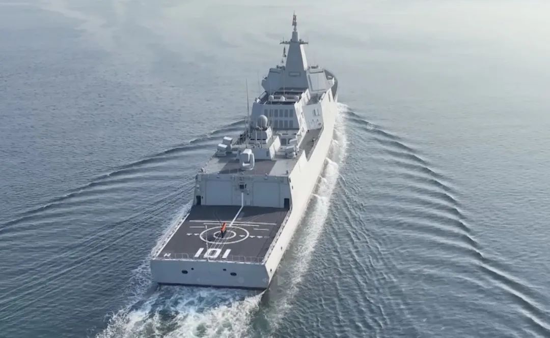 探索中國(guó)海軍力量之巔峰，055型驅(qū)逐艦超清壁紙欣賞，中國(guó)海軍力量巔峰探索，055型驅(qū)逐艦超清壁紙展示