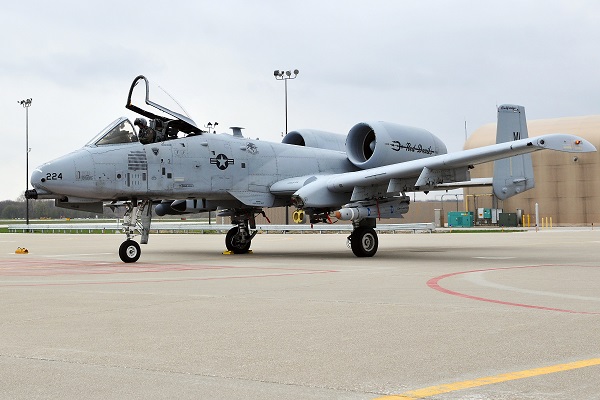 揭秘A-10攻擊機，空中猛獸的卓越性能與傳奇歷程，揭秘A-10攻擊機的卓越性能與傳奇歷程，空中猛獸的全方位解讀