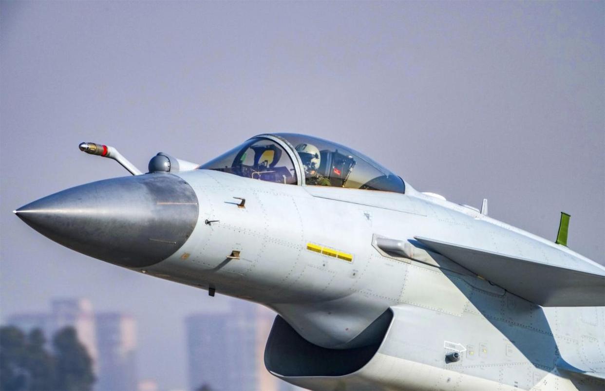 殲-10戰(zhàn)斗機(jī)在中國(guó)空軍現(xiàn)代化進(jìn)程中的深遠(yuǎn)意義，殲-10戰(zhàn)斗機(jī)在中國(guó)空軍現(xiàn)代化進(jìn)程中的戰(zhàn)略地位與深遠(yuǎn)影響