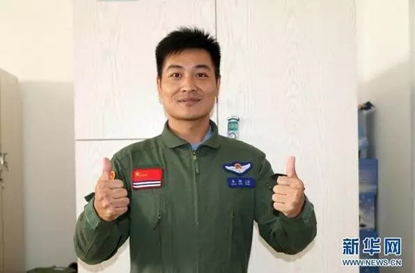 張超烈士，英勇無畏，永垂不朽，張超烈士，英勇無畏，英名永垂不朽
