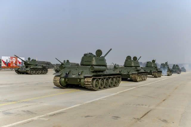 閱兵場上的獨特風景，一輛T-34的榮耀與傳奇，T-34坦克，閱兵場上的榮耀與傳奇