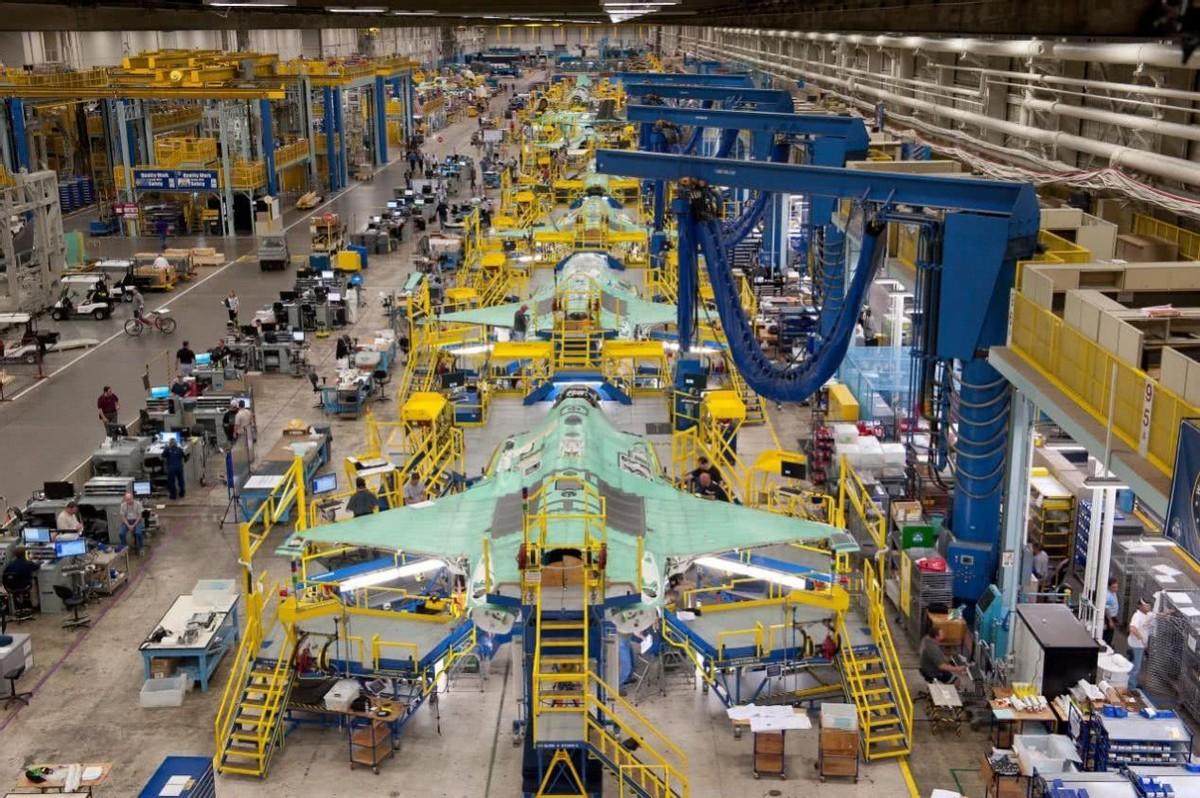 殲-20與F-22，究竟誰更厲害？，殲-20與F-22，誰更勝一籌？對比解析