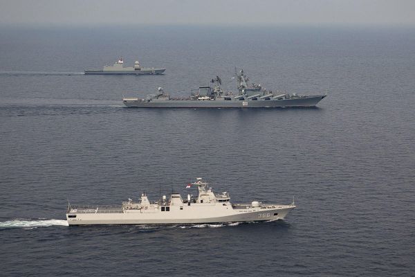 俄海軍瓦良格號(hào)，俄羅斯海軍力量的象征與驕傲，俄海軍瓦良格號(hào)，俄羅斯海軍力量的象征與榮耀