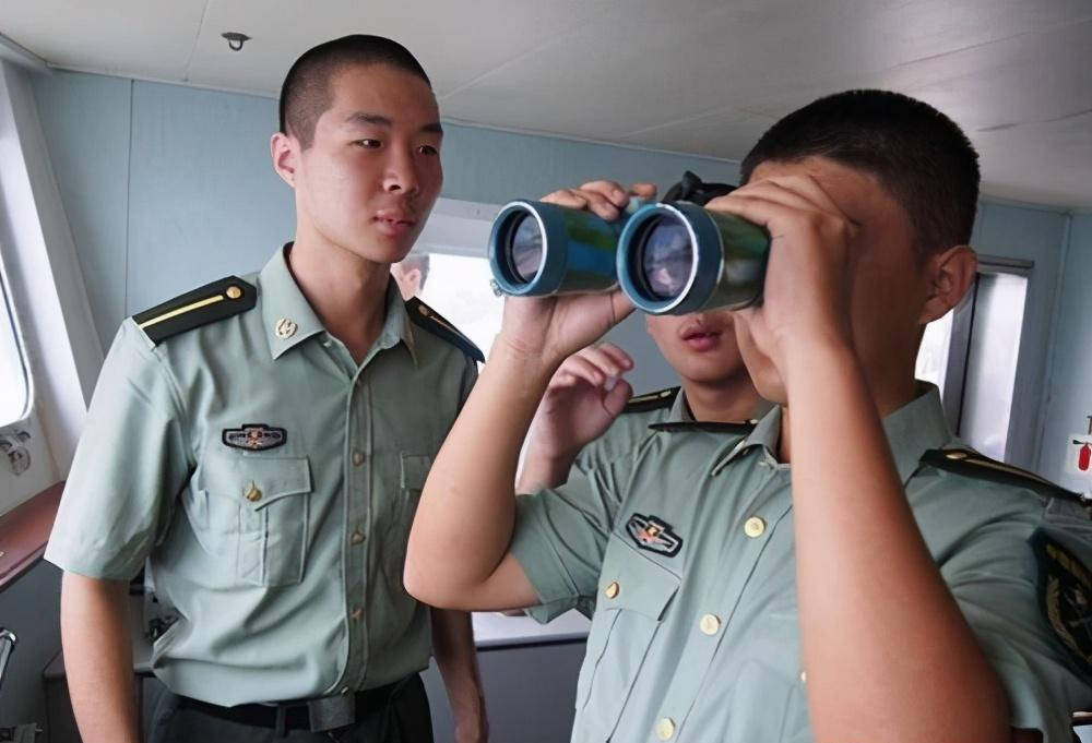 戴眼鏡可以報考軍校嗎？——對軍校報考資格的深度解讀，戴眼鏡能否報考軍校？全面解析軍校報考資格