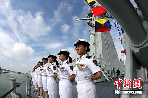 中國(guó)海軍女兵風(fēng)姿圖片，展現(xiàn)力量與柔美的獨(dú)特魅力，中國(guó)海軍女兵風(fēng)采，力量與柔美的獨(dú)特魅力圖片展示