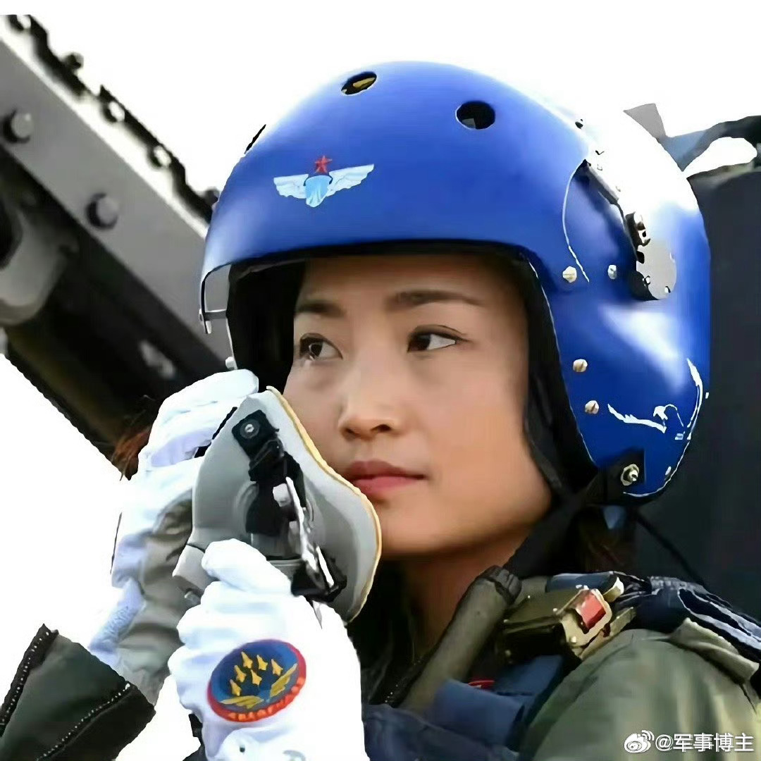 余旭駕駛殲-10戰(zhàn)斗機(jī)，藍(lán)天之上的英勇翱翔，余旭駕駛殲-10英勇翱翔藍(lán)天之上