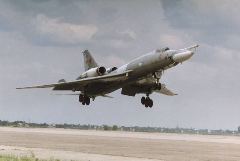 圖22M逆火轟炸機(jī)彈倉，深入解析蘇聯(lián)冷戰(zhàn)時期的空中巨無霸，蘇聯(lián)冷戰(zhàn)時期的空中霸主，圖22M逆火轟炸機(jī)彈倉深度解析