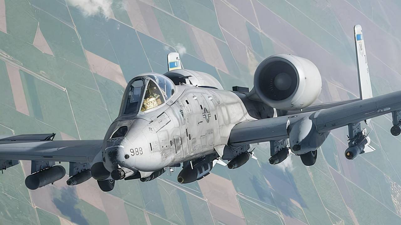 探究A-10攻擊機(jī)退役背后的原因，A-10攻擊機(jī)退役原因深度解析