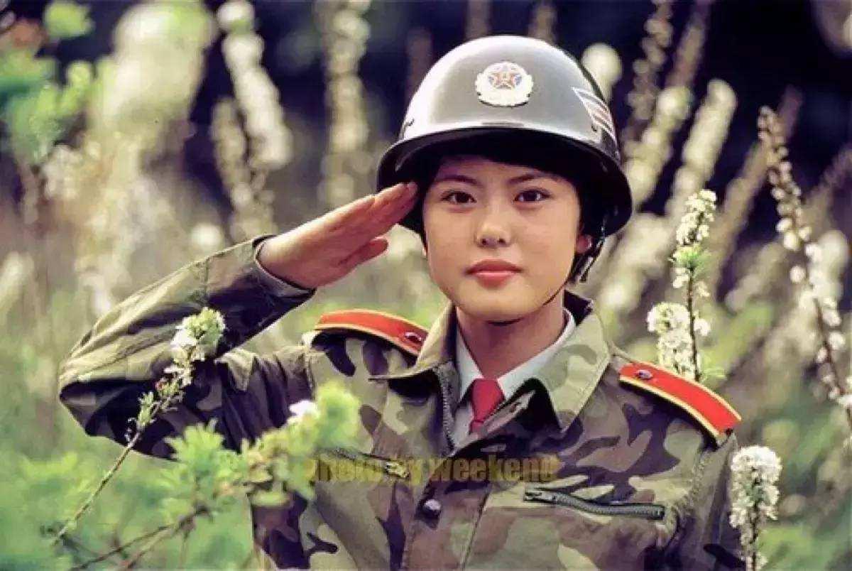 中國女兵照片大全，展現(xiàn)鏗鏘玫瑰的英勇風(fēng)采，中國女兵英勇風(fēng)采照片大全，鏗鏘玫瑰的榮耀時刻