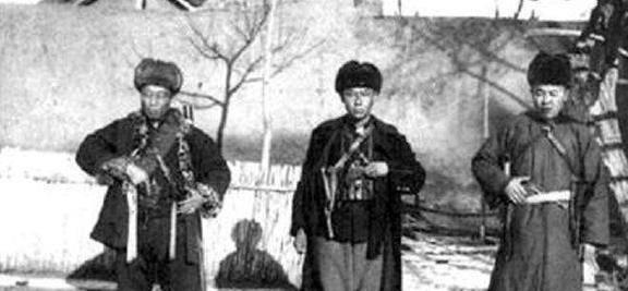 民國(guó)各軍閥的軍服，歷史變遷與特色探究，民國(guó)軍閥軍服的歷史變遷與特色探究