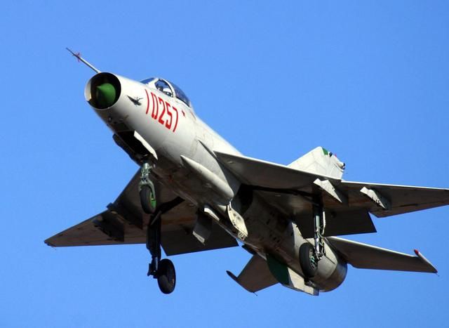 殲-12戰(zhàn)斗機所攜帶的導(dǎo)彈類型研究，殲-12戰(zhàn)斗機導(dǎo)彈類型深度研究