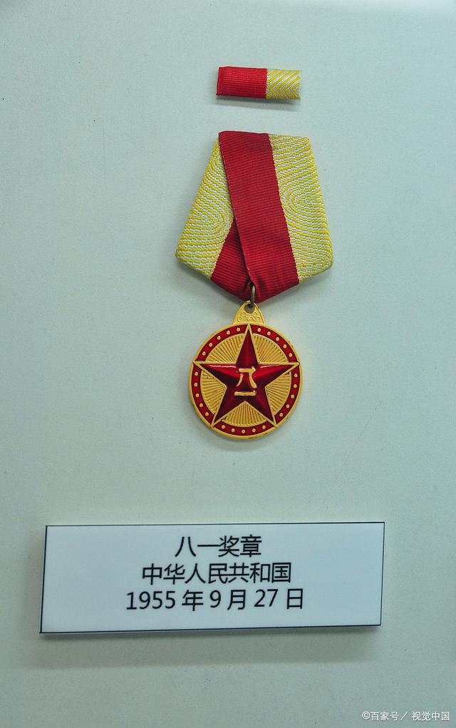 八一勛章與軍長(zhǎng)，榮譽(yù)與職務(wù)的比較，八一勛章與軍長(zhǎng)，榮譽(yù)與職務(wù)的對(duì)比與解讀
