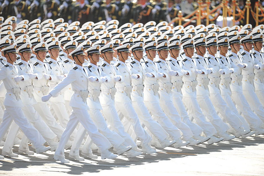 海軍學(xué)員方隊(duì)踢出的風(fēng)采與榮耀，海軍學(xué)員方隊(duì)展現(xiàn)風(fēng)采與榮耀的壯麗步伐