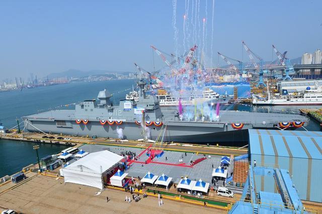 探索中國(guó)海軍的嶄新力量，075型兩棲攻擊艦自衛(wèi)武器系統(tǒng)，中國(guó)海軍新力量，075型兩棲攻擊艦自衛(wèi)武器系統(tǒng)揭秘