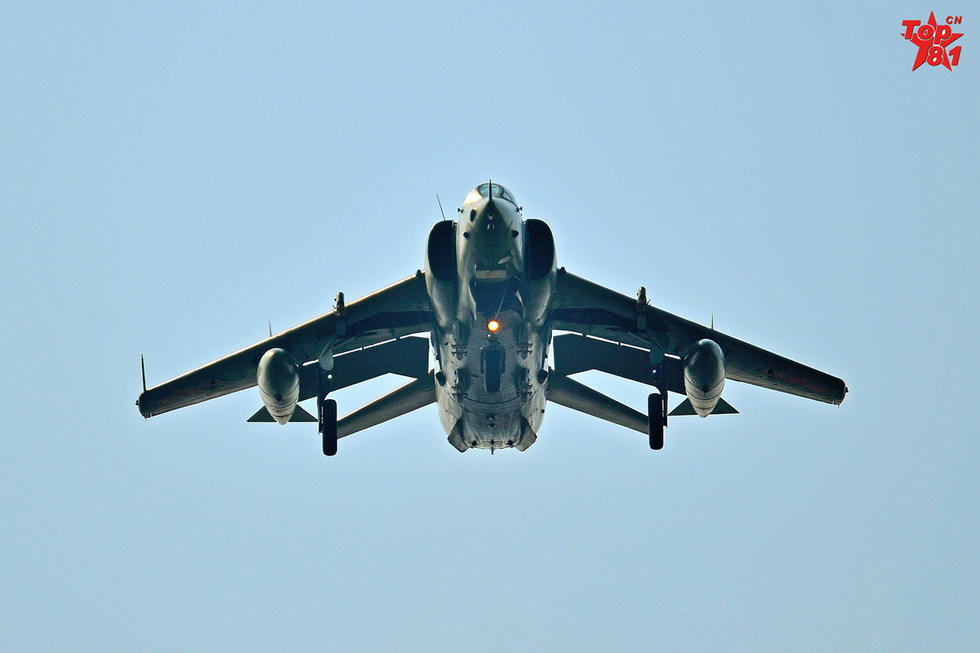 A10攻擊機(jī)與強(qiáng)5，究竟誰更厲害？，A10攻擊機(jī)與強(qiáng)5戰(zhàn)機(jī)，誰更占優(yōu)勢(shì)？