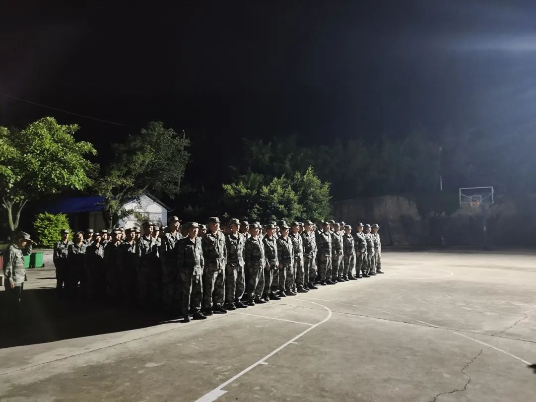 民兵訓(xùn)練晚上可以回家嗎？——探討民兵訓(xùn)練制度與個(gè)體需求之間的平衡，民兵訓(xùn)練制度與個(gè)體需求的平衡，夜晚歸家權(quán)益探討