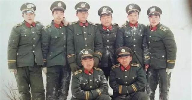 中國武警服裝，傳統(tǒng)與現(xiàn)代的完美結(jié)合，中國武警服裝，傳統(tǒng)與現(xiàn)代的時尚融合
