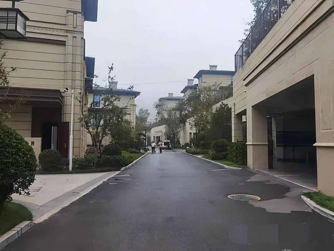 怒砸石家莊市星級(jí)酒店，一場(chǎng)失控的憤怒與反思，失控的憤怒，石家莊星級(jí)酒店遭砸事件反思
