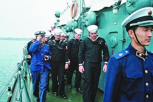 海軍三軍儀仗隊視頻，榮耀與力量的展現(xiàn)，海軍三軍儀仗隊視頻，榮耀與力量的輝煌展示