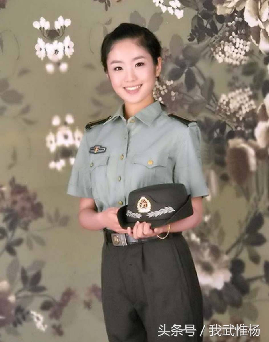 中國(guó)女兵的身材照片，力量與柔美的完美結(jié)合，中國(guó)女兵，力量與柔美的完美融合風(fēng)采展示