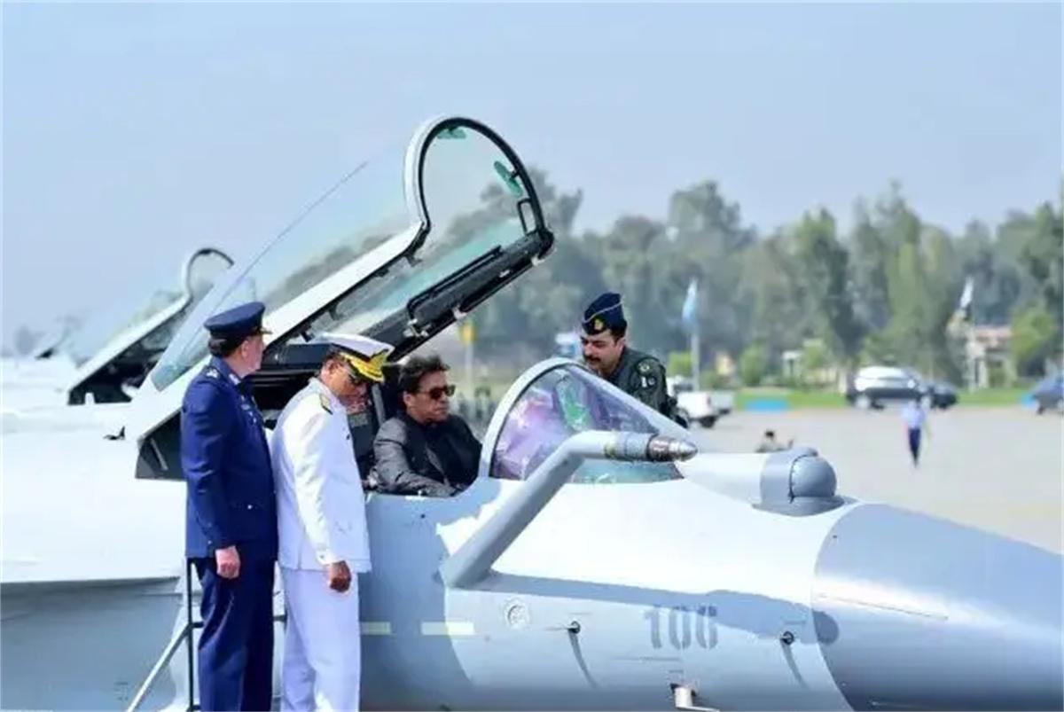 殲-20隱形戰(zhàn)機介紹，殲-20隱形戰(zhàn)機揭秘，中國頂尖戰(zhàn)斗力的代表